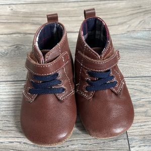 Robeez Thiago First Kicks